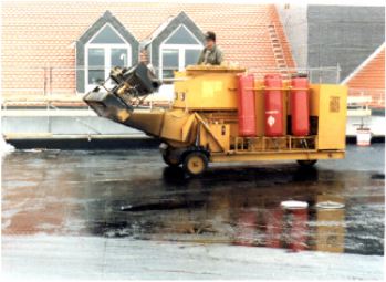 Fahrbantrockner beim Trocknen von Dachpappe